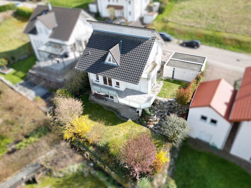Sehr gepflegtes Haus mit Einliegerwohnung- sofort Bezugsfrei in naturnaher Lage!